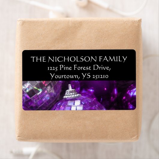 Paarse Baubles label zwart (Insitu)