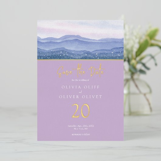 Paarse bergen die de datum bewaren folie uitnodiging (Staand Voorkant)