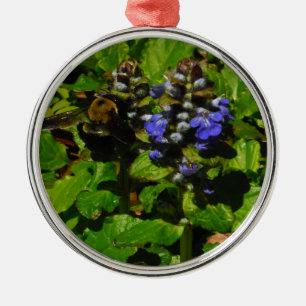 Paarse bijenbalm en roodbaars metalen ornament