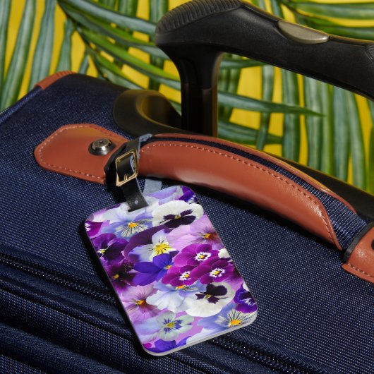 Paarse Blauwe Blanke Floral Flowers Bagagelabel (Voorkant Insitu 1)