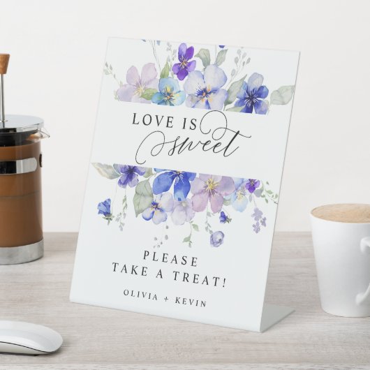 Paarse Blauwe Marine Laender Viola Liefde Is Sweet Reclamebord Met Voetstuk (Insitu)