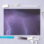 Paarse bliksem in een nachtwoestijn-dun Storm Tissuepapier (Craft)