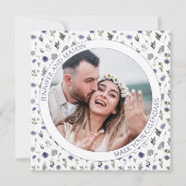 Paarse bloem Bewaar de Date fotouitnodiging (Achterkant)