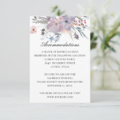 Paarse bloemen accommodaties. Bruiloft details Informatiekaartje (Staand voorkant)