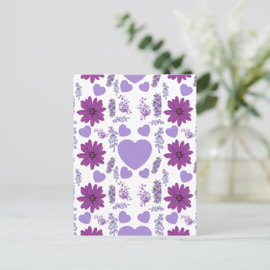 Paarse bloemen en hart naadloos patroon briefkaart (Staand voorkant)