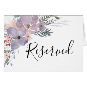 Paarse bloemen gereserveerd bord. Botanische bruil