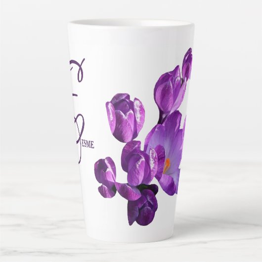 Paarse bloemen monogram Esme naam aanpasbaar plezi Latte Mok (Voorkant)