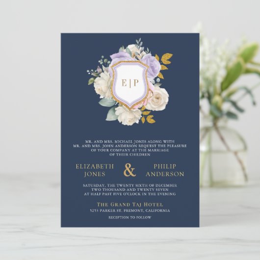 Paarse Bloemen QR Code Crest Navy Blue Wedding Kaart (Staand voorkant)