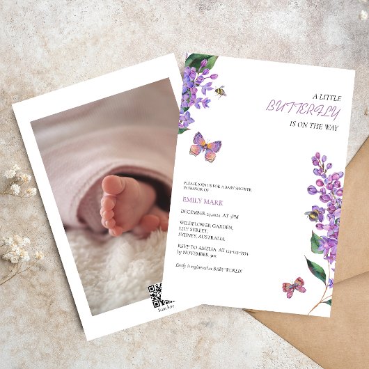 Paarse bloemenvlinder baby shower uitnodiging