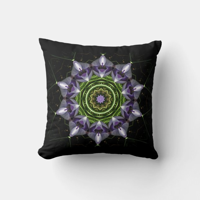 Paarse Bloemige Mandala Kaleidoscoop Kunst Kussen (Voorkant)