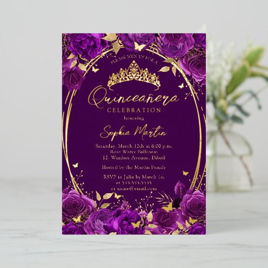 Paarse boeiende bloemenvlinder Quinceanera Folie Uitnodiging (Staand Voorkant)