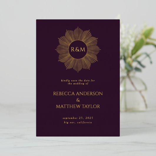 Paarse Boho Celestial Sun Monogram Opslagdatum Folie Uitnodiging (Staand Voorkant)