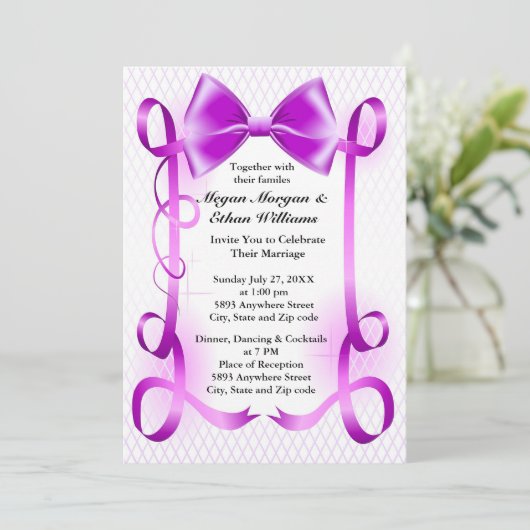 Paarse Boog en Lint Grens Bruiloft Uitnodiging (Staand voorkant)