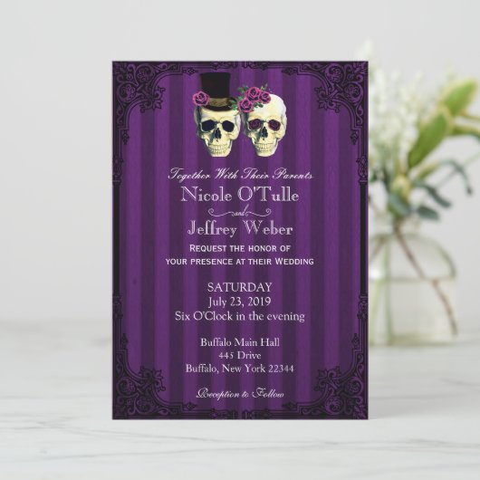 Paarse bruid bruidegom schedels bruiloft uitnodigi kaart (Staand voorkant)