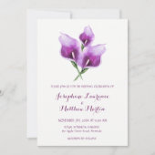Paarse Calla Lily Monogram bruiloft uitnodigingen (Voorkant)
