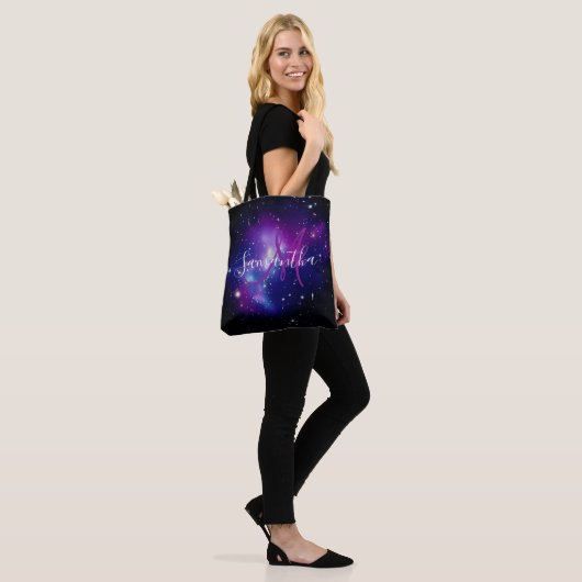 Paarse Celestial Space Photo Monogram Draagtas (Op model)