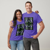 Paarse clematis op hek in zonlicht Abstract T-shirt (Unisex)