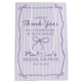 Paarse Coquette Bow Pastel Vrijgezellenfeest Favor Medium Cadeauzakje (Achterkant)
