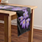 Paarse Crocus Short Table Runner Korte Tafelloper (Voorbeeld)