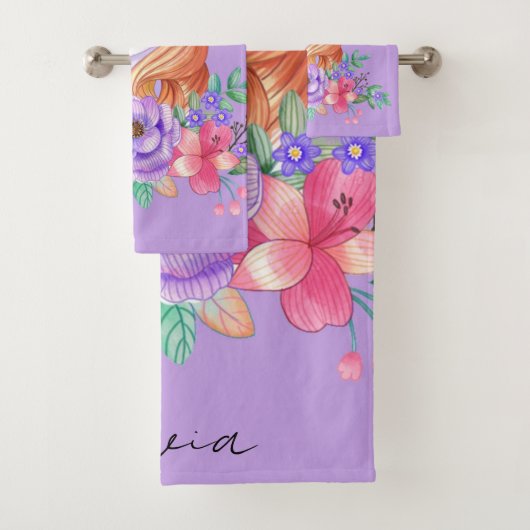 Paarse Cute Unicorn met Florals Monogram Bad Handdoek (Insitu)