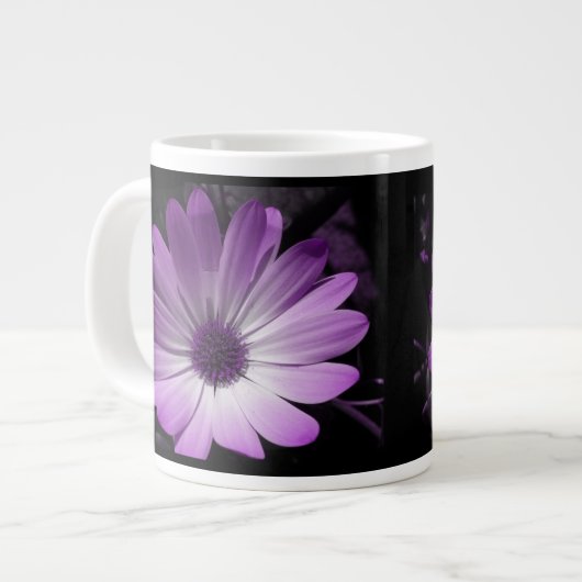 Paarse Daisy Flower Mok (Voorkant links)