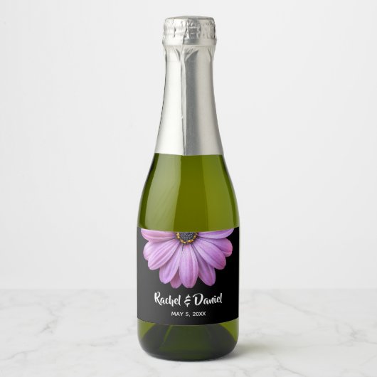 Paarse Daisy op Black Mini Sparkling Wijnetiket (Voorkant)