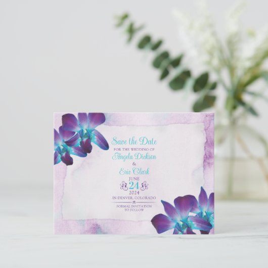 Paarse Dendrobium Orchidee Bruiloft Save the Date Briefkaart (Staand voorkant)