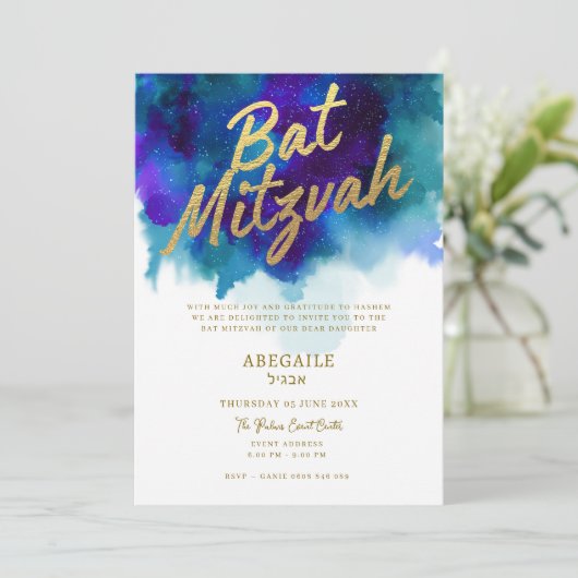 Paarse en Blauwe Bat Mitswa Uitnodiging (Staand voorkant)