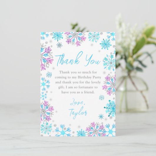 Paarse en blauwe sneeuwvlokken Winter Verjaardagsf Bedankkaart (Staand voorkant)