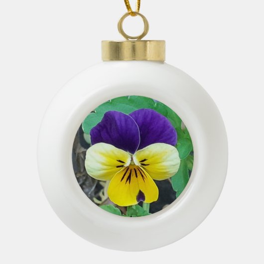 Paarse en gele Pansy Keramische Bal Ornament (Voorkant)