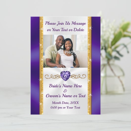 Paarse en gouden, bruiloft uitnodigingen met Afbee (Staand voorkant)
