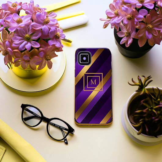Paarse en Gouden Diagonaal Gestreept Monogram Case-Mate iPhone Case