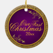 Paarse en gouden "Onze eerste kerstdag"-versiering Keramisch Ornament (Achterkant)
