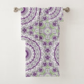 Paarse en groene mandala patroon ontwerp bad handdoek (Insitu)