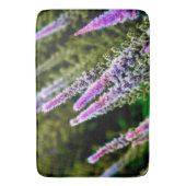 Paarse en groene wilde bloemen badmat (Voorkant Verticaal)