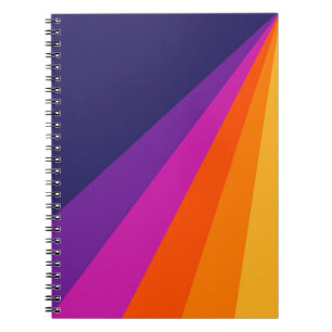 Paarse en oranje diagonaalretraliestrepen notitieboek