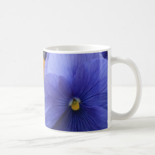 Paarse en oranje viooltjes met groene bloemen Foto Koffiemok