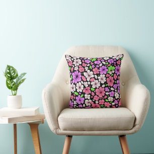 Paarse en Roze Bloemen en Bloemblaadjes Patroon Zw Kussen
