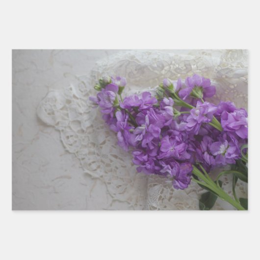 Paarse en witte bloemen in de ruimte inpakpapier vel (Voorkant 3)