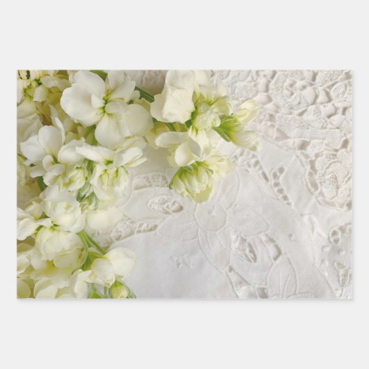 Paarse en witte bloemen in de ruimte inpakpapier vel (Voorkant 2)