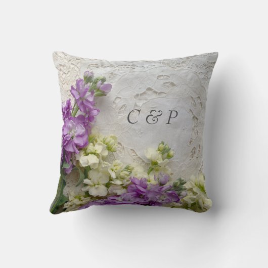 Paarse en witte bloemen op oude lacten kussen (Achterkant)