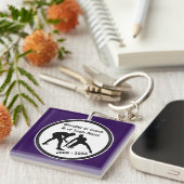 Paarse en witte gepersonaliseerde rustelSleutelhan Sleutelhanger (Voorkant Rechts)