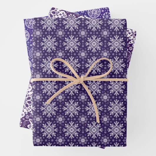 Paarse en witte kerst motief inpakpapier vel (In situ)