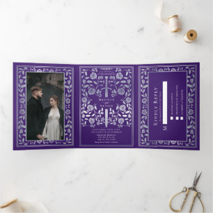 Paarse en zilveren Royal Medieval Sword Wedding Drieluik Uitnodiging