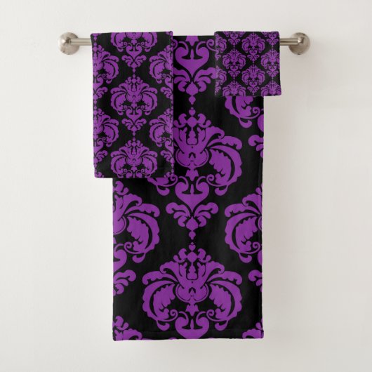 Paarse en zwarte Royal Glam Damask Bad Handdoek (Insitu)