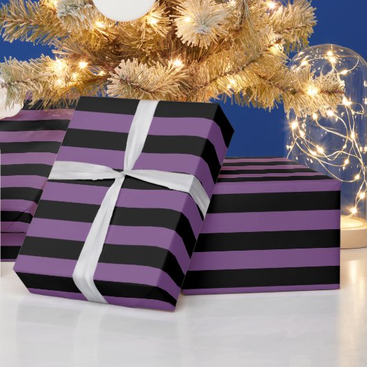 Paarse en zwarte strepen cadeaupapier (Feestdagen)