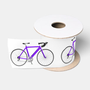 Paarse fiets op witverzadigd lintje lint