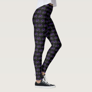 Paarse fietsen op zwart leggings