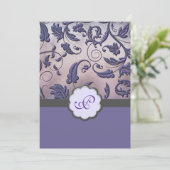 Paarse Floral Monogram Weddenschap Uitnodigt volle Kaart (Staand voorkant)