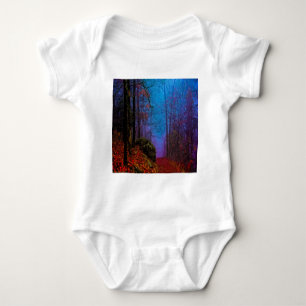 Paarse fog in het herfst geslepen bos romper